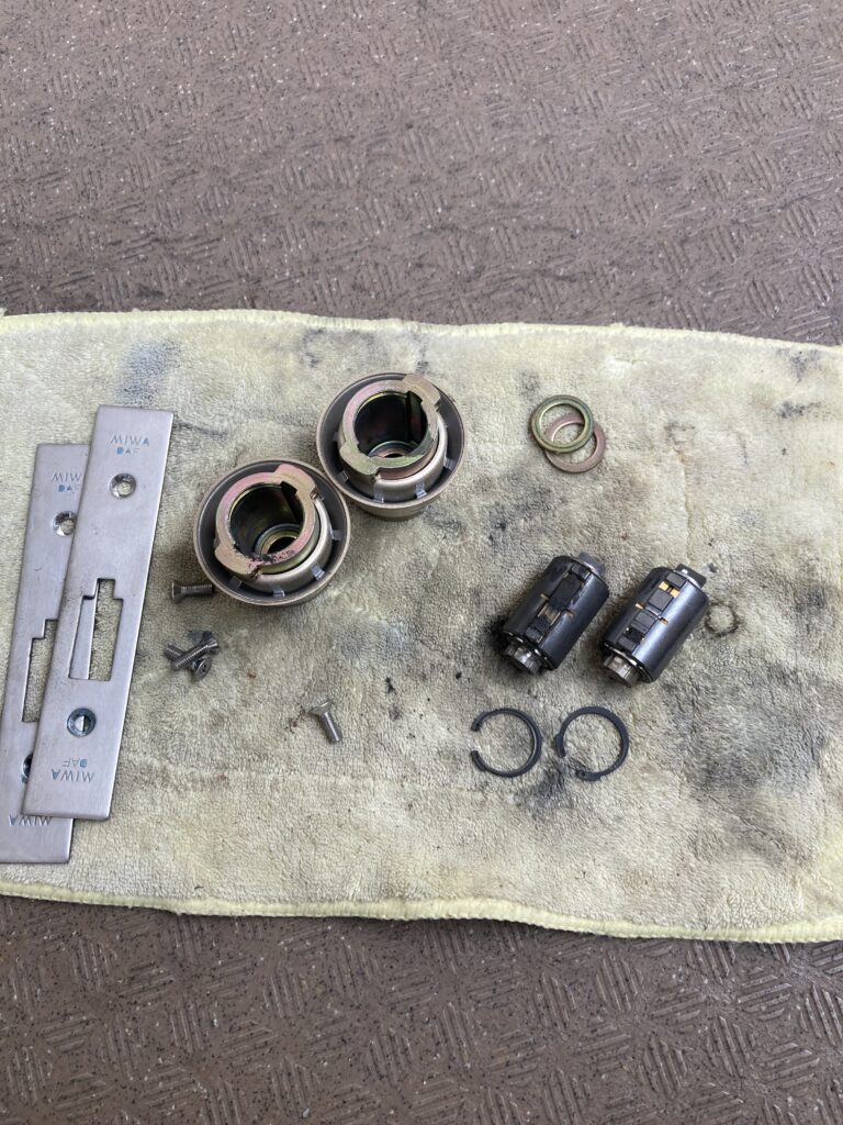 上尾市でキーシリンダーの分解洗浄を検討中の方へ｜回りにくい鍵の原因と対処法